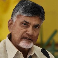 Chandrababu pays condolences to Yadlapati