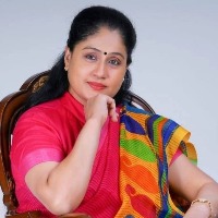 bjp leader vijayashanti fires on trs and congress