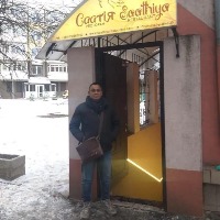 Indian restaurant owner gives food and shelter to people in Kyiv