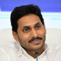 Jagan holds meeting after HC verdict on Amaravati