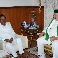 bku leader Rakesh Tikait meets ts cm kcr