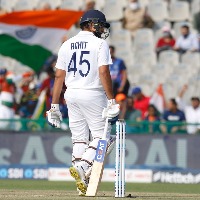 1st Test: India cross 100-run mark in first session despite losing Rohit, Mayank
