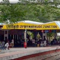 Miscreants attacked railway passengers in Nadikude railway station  