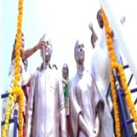 Akhilapriya unveils Bhuma Nagireddy and Shobha Nagireddy statues in Allagadda