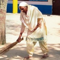 Mother of AAP MLA still working as a sweeper 