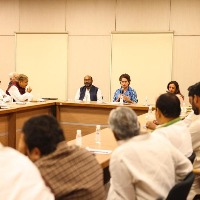 priyanka gandhi meeting with upcc leaders