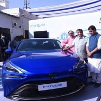 Gadkari launches world's most advanced technology - developed green hydrogen fuel cell electric vehicle