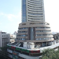 Indices extend gains on global cues; Sensex up nearly 1,000 pts