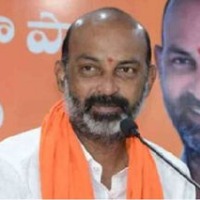 bandi sanjay slams trs