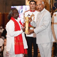 mogulaiah and garikapati recieved padmasri awards