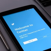 Twitter users can now record GIF from iOS app's camera