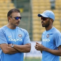 Hardik Re entry Depends On His Bowling Says Ravi Shastri