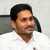 Jagan reaches Nellore