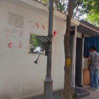 Vandalism outside Kejriwal's house; Delhi Police lodges FIR