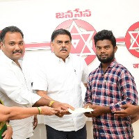 janasena gave 1 lack rupees to medical expenses of a party member
