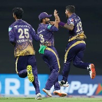 rcb loses 3 wickets in 3 overs