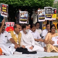 Congress MPs protest against fuel price hike