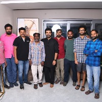 Ram Charan gifts one tola gold coin to chief technicians of RRR