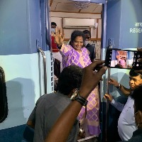 Telangana governor Tamilisai goes to Bhadrachalam by train 