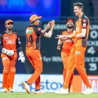 Sunrisers bowlers restricts Gujarat titans despite bad fielding 