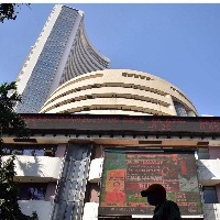 Indian equity indices extend losses, Sensex falls nearly 300 pts