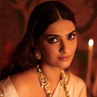 Police busted theft case of Sonam Kapoor house 