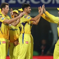 csk wins toss and mi loses 2 wickets