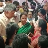 Chandrababu, Vasireddy Padma exchange words inside Vijayawada govt hospital