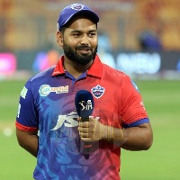 Rishabh Pant's decision to call back batters divides netizens