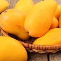 Nutritionist shares the truth about eating mangoes