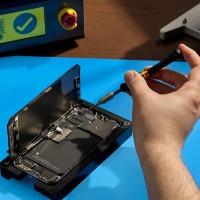 iPhone users can now repair their phones broken screen damaged battery at home