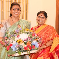 R.K. Roja meets Y.S. Vijayamma after becoming minister, seeks her blessings