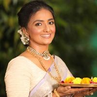 Shanthi Priya returns to silver screen