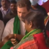 Seethakka tied Raksha to Rahul Gandhi hand in Warangal rally