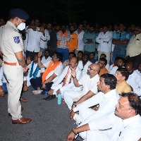 bjp mp arvind stage dharna before police commissioner office