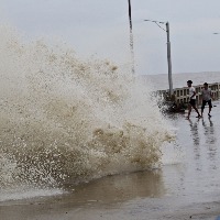 Cyclone threat looms large over Bangladesh coasts