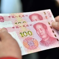 Chinese currency declining rapidly as economy falters