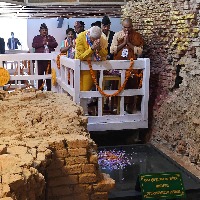 Modi offers prayers in Lumbini's Maya Devi Temple