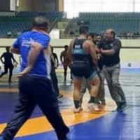 Indian wrestler attacks on referee after lost CWG trails