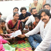pawan kalyan hand over 5 lack cheque to saidulu family 