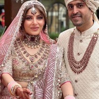 Kanika Kapoor ties knot with NRI businessman Gautam Hathiramani