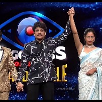 Bindu Madhavi is the winner of the first season of Bigg Boss OTT