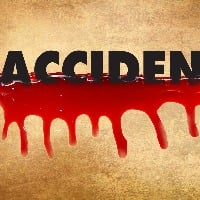 Truck accident in Andhra offers tipplers rare chance!