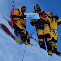 Doctor couple from Gujarat scales Mount Everest