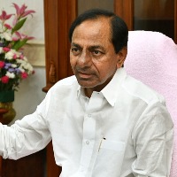 TS BC Commission meets KCR in Bengaluru