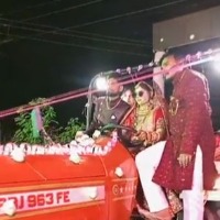 Bride Enter in to wedding hall while driving a tractor in madhyapradesh