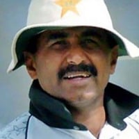 Pakistan cricket legend Javed Miandad suggests present generation cricketers must watch Gavaskar videos