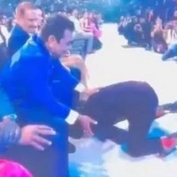 The rapper & the maestro: Honey Singh touches Rahman's feet