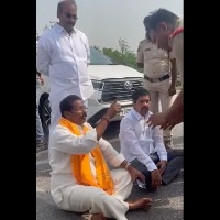 Police Stops TDP Leaders En route To Console Jallaiah Family 