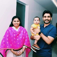 bhuma akhilapriya meets nara lokesh with her son